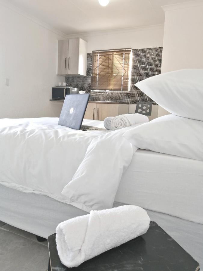 Cosmo Sleepover Roodepoort Εξωτερικό φωτογραφία