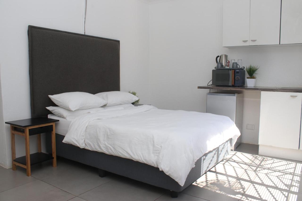 Cosmo Sleepover Roodepoort Εξωτερικό φωτογραφία